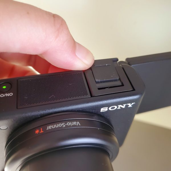 SONYのVlog向けデジタルカメラ「VLOGCAM ZV-1」のモフモフ（ウインドスクリーン）の着け方がわからない人、いるよね？1